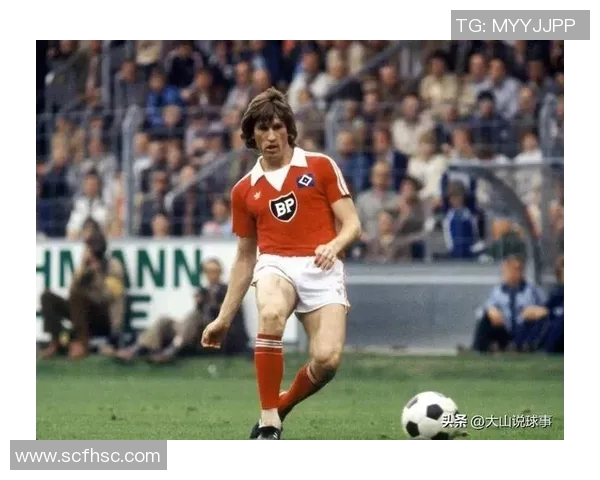 感人泰国足球明星的奋斗故事与无私奉献精神激励着无数年轻人追逐梦想